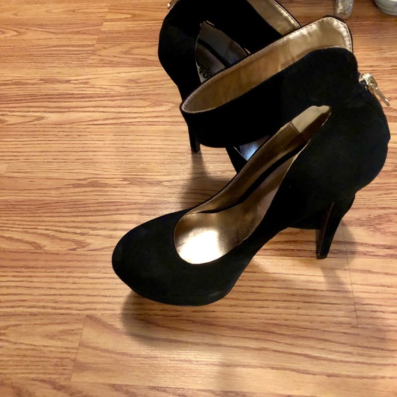 Pumps - Picture 2 of 5